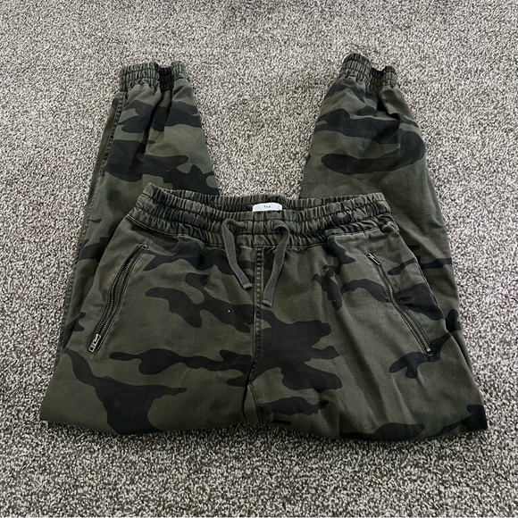 Aritzia TNA Camo Alex Joggers Size Small - Picture 2 of 6